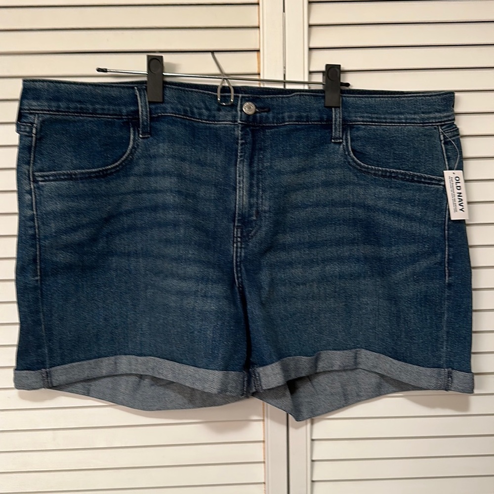 Old Navy Women's 18 Mid Rise WOW Medium Dark Wash Jean Shorts NEW